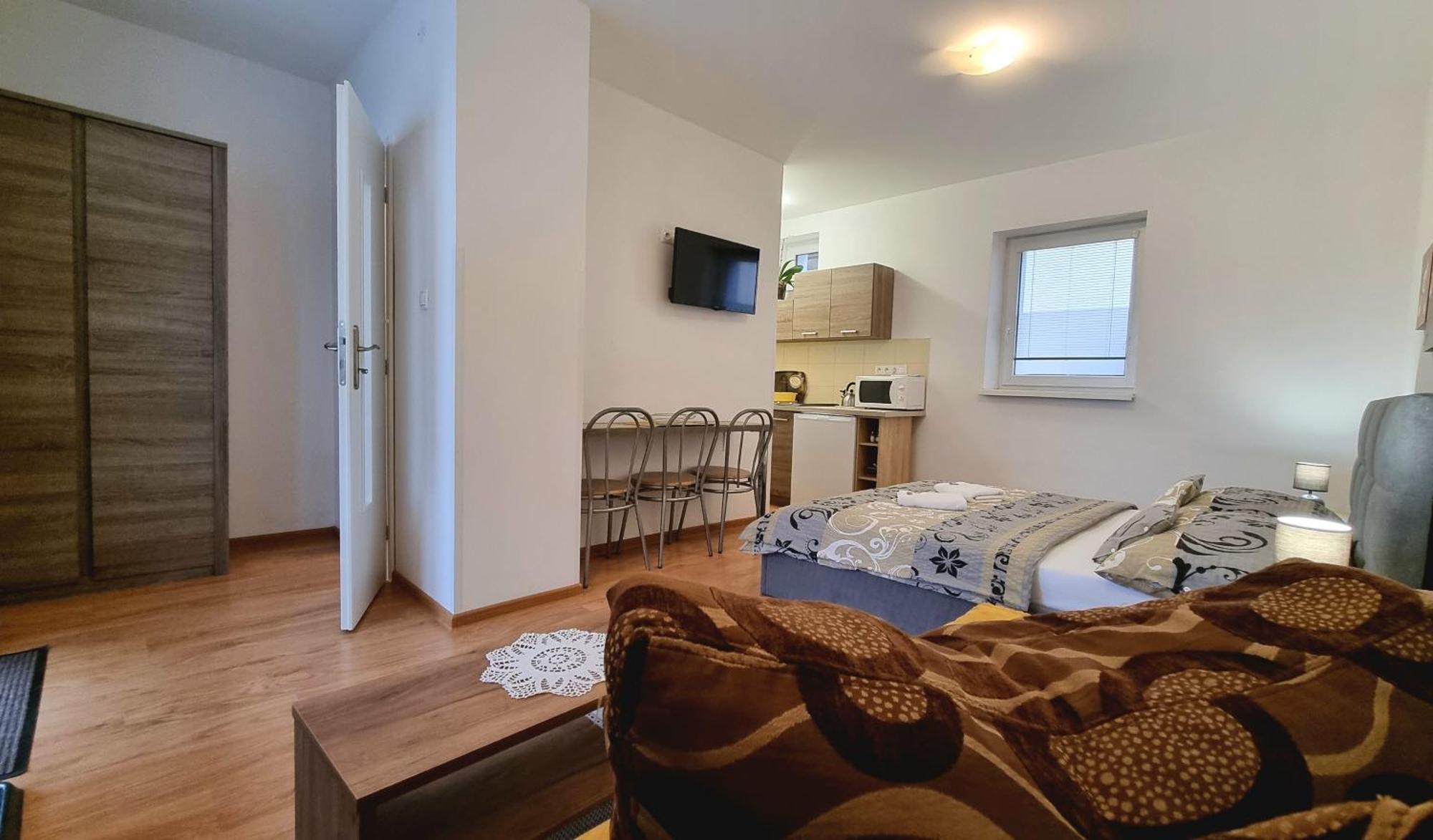 Apartmany Miluska Besenova Ruang foto
